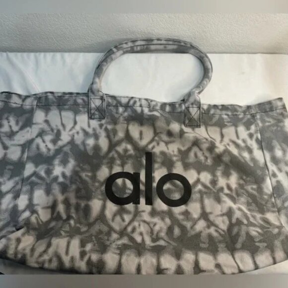 ALO Yoga Handbags - Alo Yoga Bag| Alo Yoga Large Canvas Shopper Tote Bag
